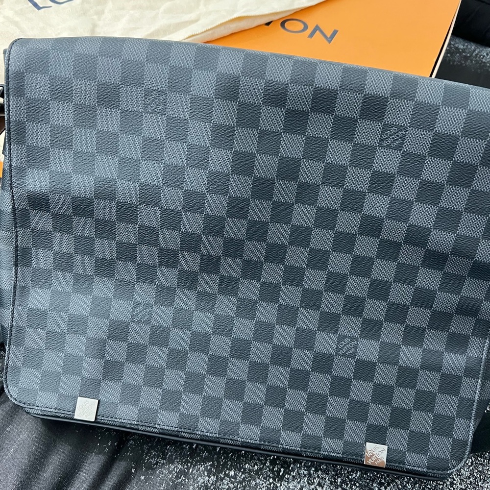 DISTRICT GM LV Louis Vuitton Authentic Laptop Bag Messenger Bag Everyday Bag